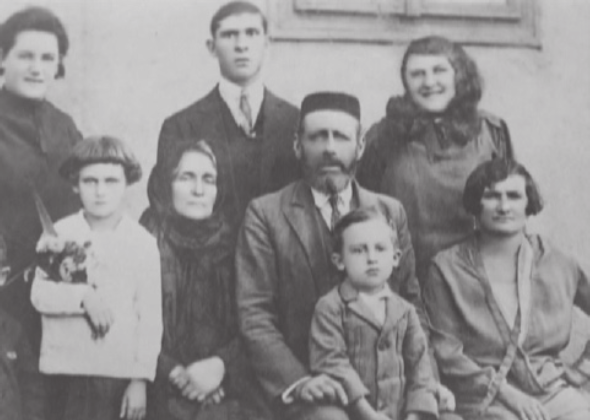 Familiares de Guita Schyfter por la línea paterna, los Schyfter, en Tluste, Ucrania
